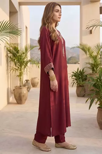 Women Ethnic Motifs Embroidered Regular Thread Work Kurta with Trousers