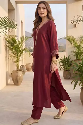 Women Ethnic Motifs Embroidered Regular Thread Work Kurta with Trousers