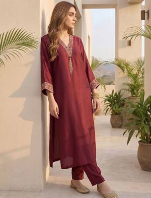 Women Ethnic Motifs Embroidered Regular Thread Work Kurta with Trousers 6
