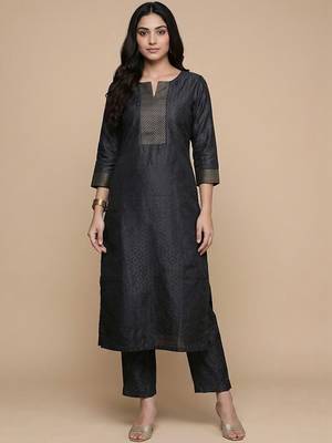 Women Regular Thread Work Kurta with Trousers 1