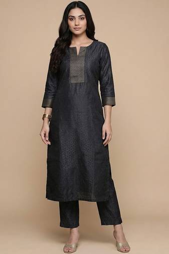 Women Regular Thread Work Kurta with Trousers