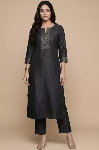 Women Regular Thread Work Kurta with Trousers