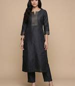 Women Regular Thread Work Kurta with Trousers