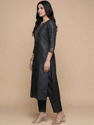 Women Regular Thread Work Kurta with Trousers 2