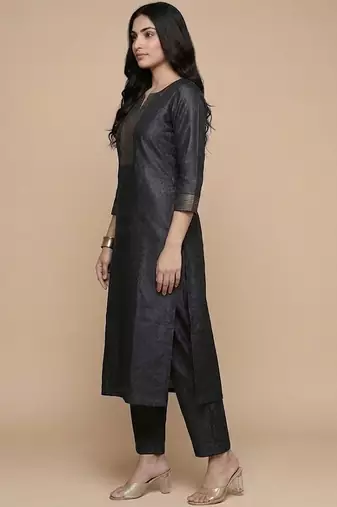 Women Regular Thread Work Kurta with Trousers