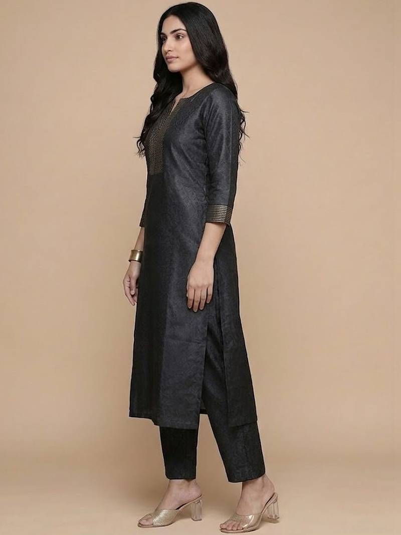 Women Regular Thread Work Kurta with Trousers