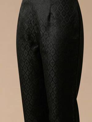 Women Regular Thread Work Kurta with Trousers 4