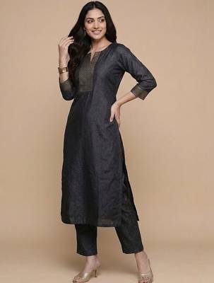 Women Regular Thread Work Kurta with Trousers 7