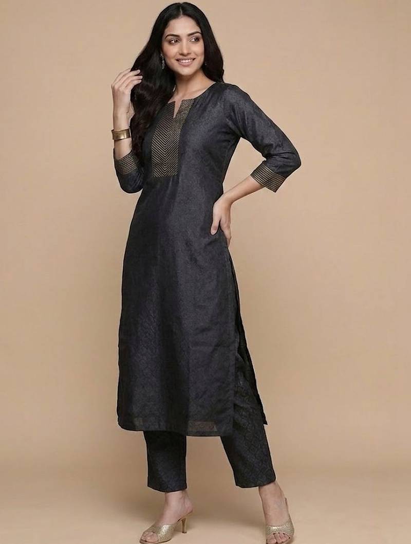 Women Regular Thread Work Kurta with Trousers