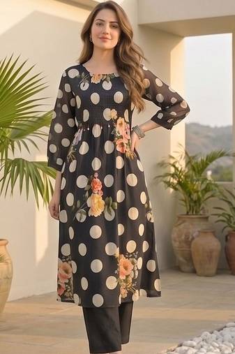 Floral Printed Regular Kurta with Trousers