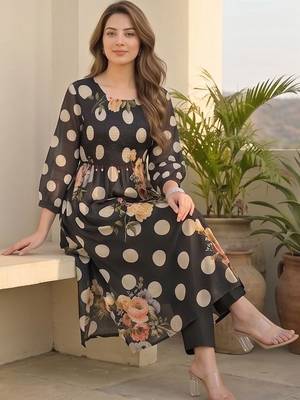 Floral Printed Regular Kurta with Trousers 6