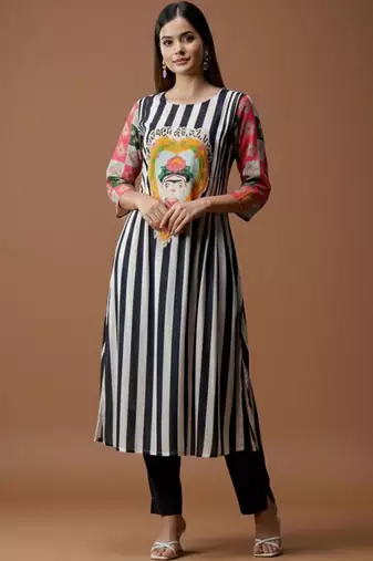 Women Printed Regular Kurta with Trousers