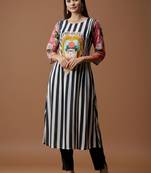 Women Printed Regular Kurta with Trousers