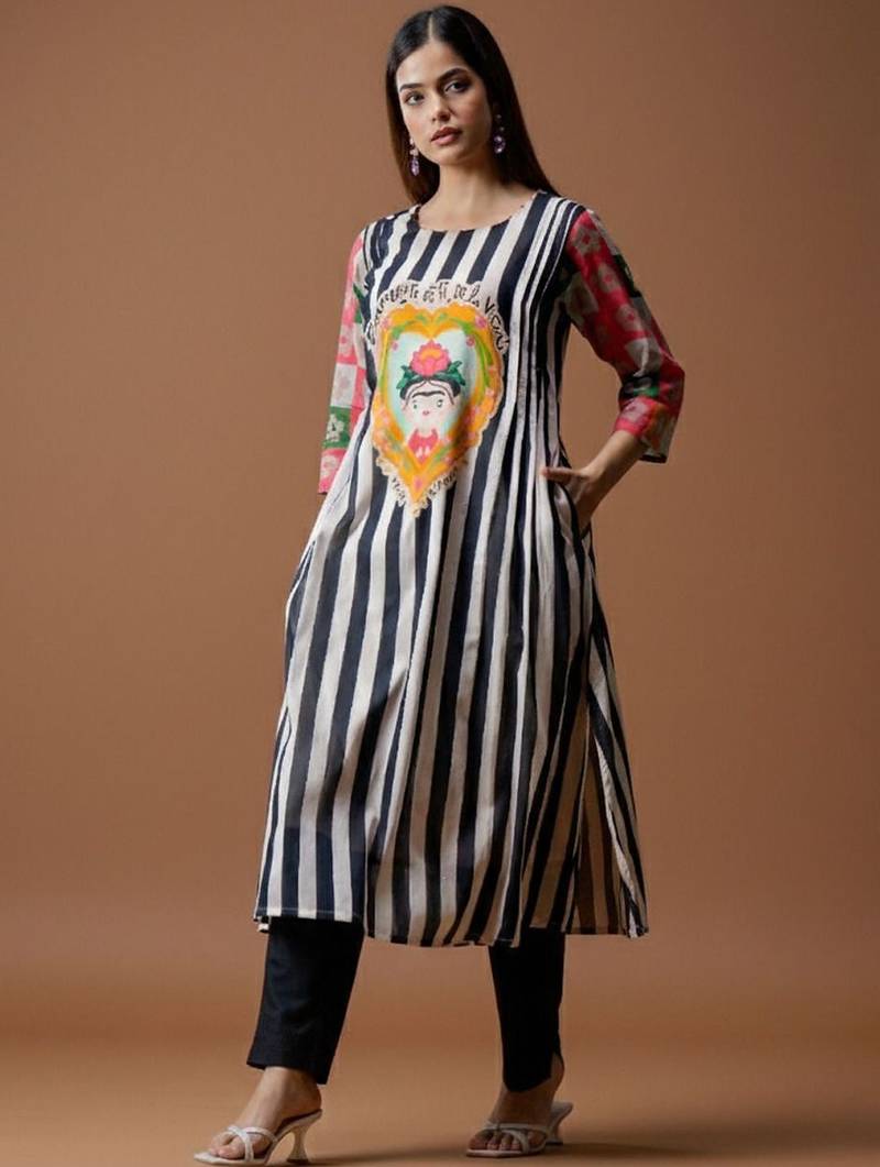 Women Printed Regular Kurta with Trousers