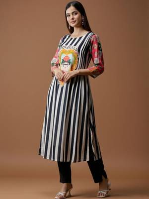 Women Printed Regular Kurta with Trousers 3
