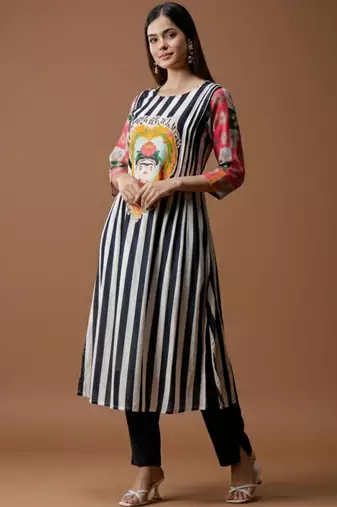 Women Printed Regular Kurta with Trousers