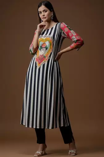 Women Printed Regular Kurta with Trousers