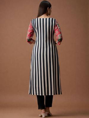 Women Printed Regular Kurta with Trousers 6