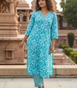 Women Floral Printed Regular Kurta with Trousers & With Dupatta