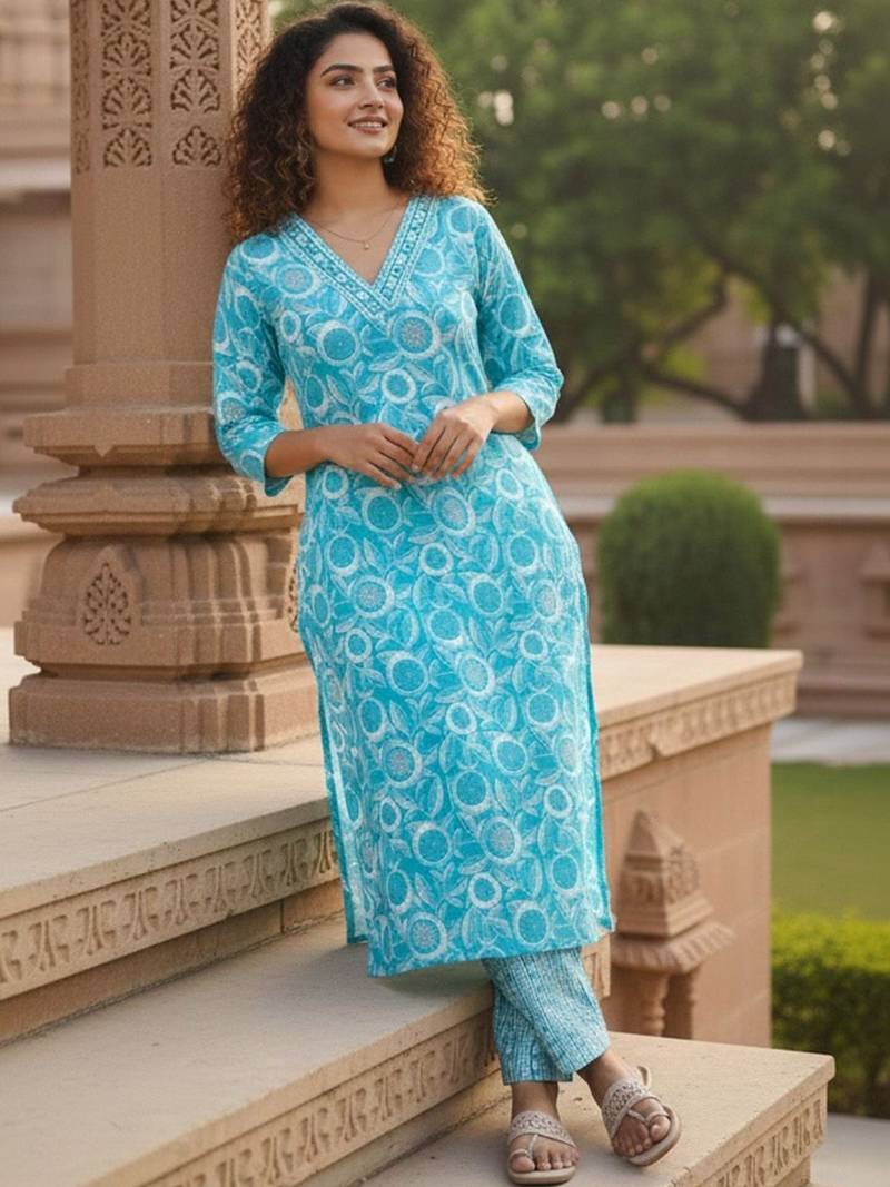 Women Floral Printed Regular Kurta with Trousers & With Dupatta