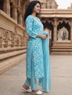 Women Floral Printed Regular Kurta with Trousers & With Dupatta 4