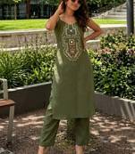 Women Ethnic Motifs Embroidered Regular Thread Work Kurta with Trousers