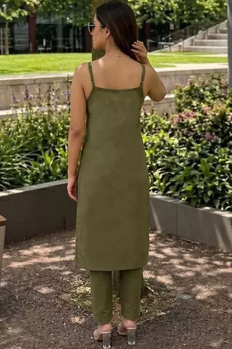 Women Ethnic Motifs Embroidered Regular Thread Work Kurta with Trousers