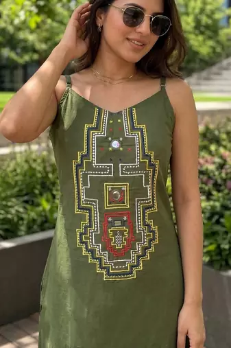 Women Ethnic Motifs Embroidered Regular Thread Work Kurta with Trousers