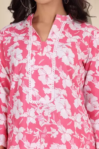 Women Floral Printed Pure Cotton Kurta with Trousers