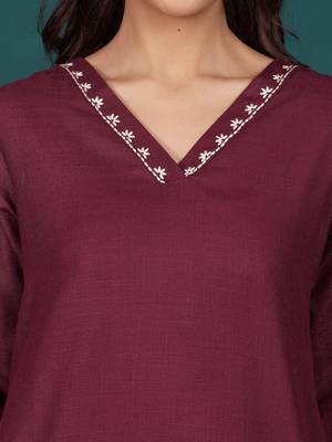 Women Embroidered Regular Thread Work Kurta with Trousers 2