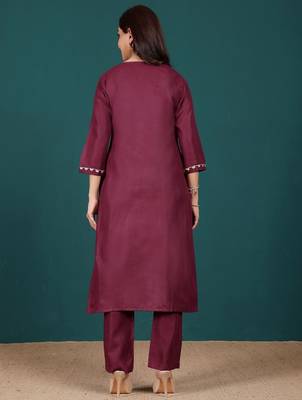 Women Embroidered Regular Thread Work Kurta with Trousers 5