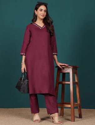 Women Embroidered Regular Thread Work Kurta with Trousers 6