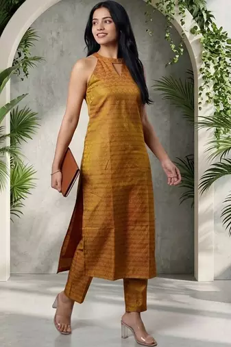 Women Printed Regular Kurta with Trousers