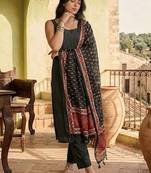 Women Regular Kurta with Trousers & With Dupatta
