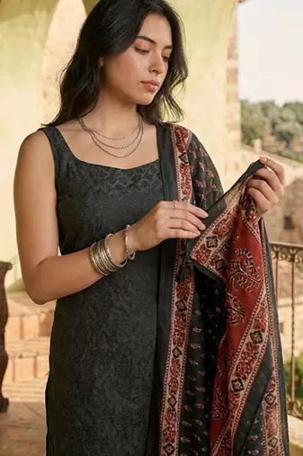 Women Regular Kurta with Trousers & With Dupatta