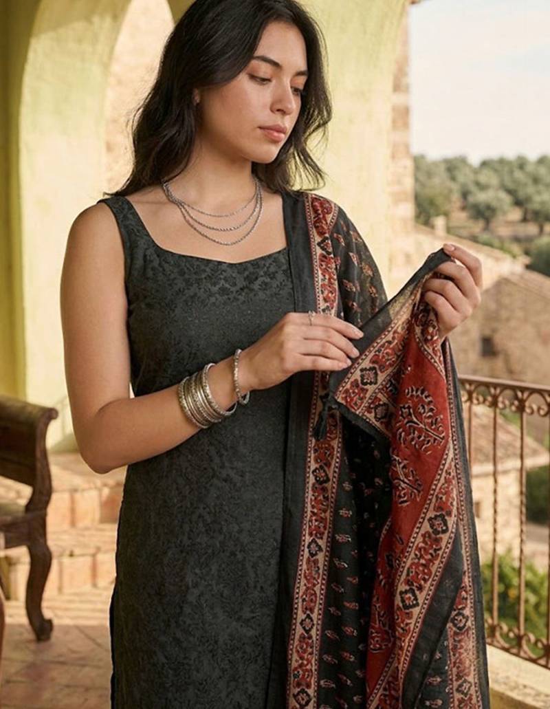 Women Regular Kurta with Trousers & With Dupatta