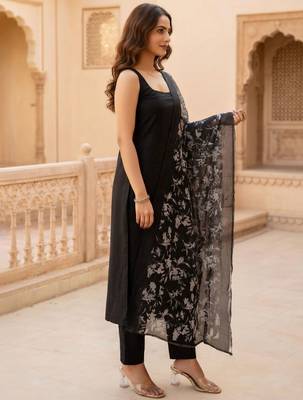 Women Regular Kurta with Trousers & With Dupatta 3