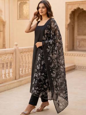 Women Regular Kurta with Trousers & With Dupatta 4
