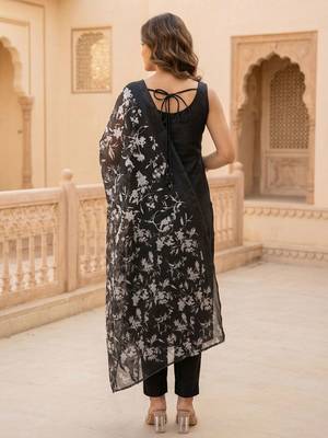 Women Regular Kurta with Trousers & With Dupatta 5