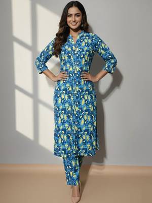 Women Floral Printed Regular Kurta with Trousers 2