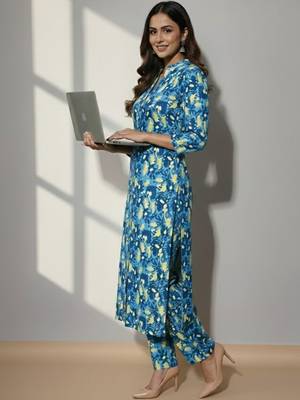 Women Floral Printed Regular Kurta with Trousers 3
