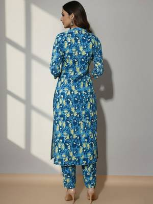 Women Floral Printed Regular Kurta with Trousers 4