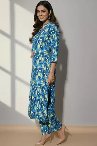 Women Floral Printed Regular Kurta with Trousers