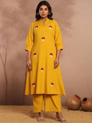 Women Ethnic Motifs Embroidered Regular Thread Work Kurta with Trousers 1