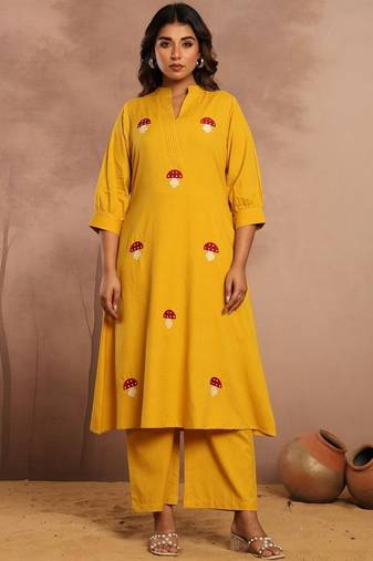 Women Ethnic Motifs Embroidered Regular Thread Work Kurta with Trousers
