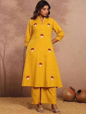 Women Ethnic Motifs Embroidered Regular Thread Work Kurta with Trousers 2