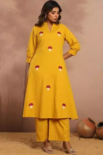 Women Ethnic Motifs Embroidered Regular Thread Work Kurta with Trousers