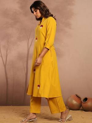 Women Ethnic Motifs Embroidered Regular Thread Work Kurta with Trousers 5