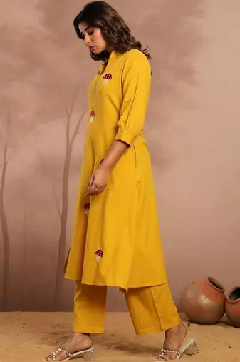 Women Ethnic Motifs Embroidered Regular Thread Work Kurta with Trousers