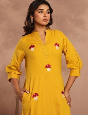 Women Ethnic Motifs Embroidered Regular Thread Work Kurta with Trousers 6